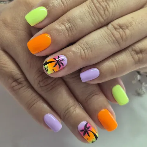 Uñas en naranja, lima y lila neón con palmeras al atardecer pintadas a mano